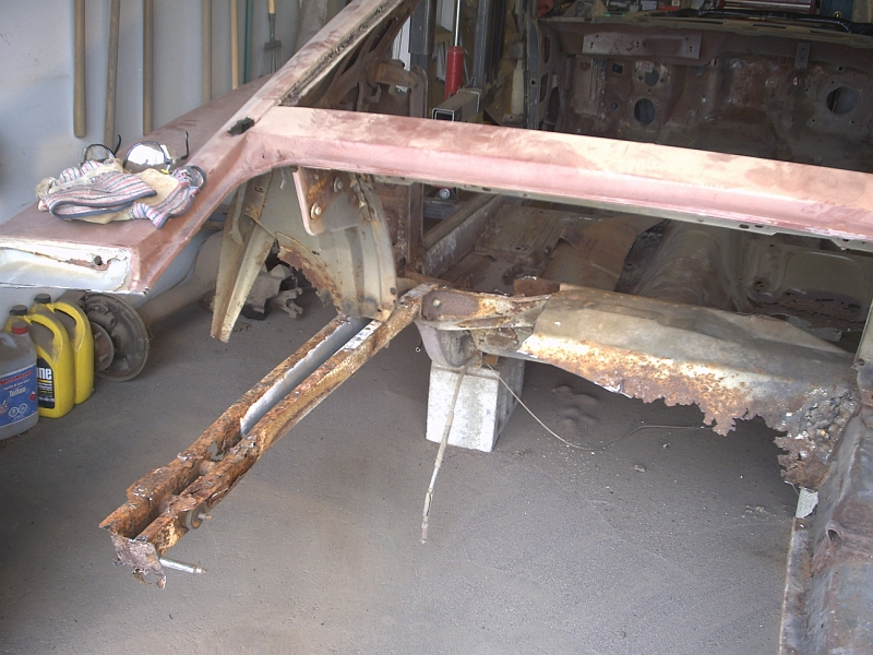 07_03_PICT30060.JPG - This part of the frame has to go.  Wait, its already rusted (gone)